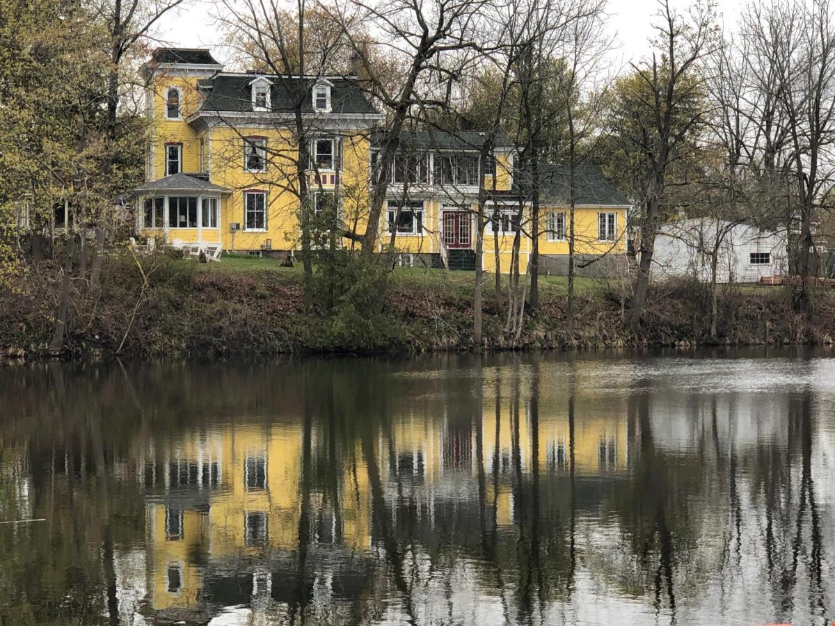 Pangea House Bed & Breakfast Gananoque Dış mekan fotoğraf